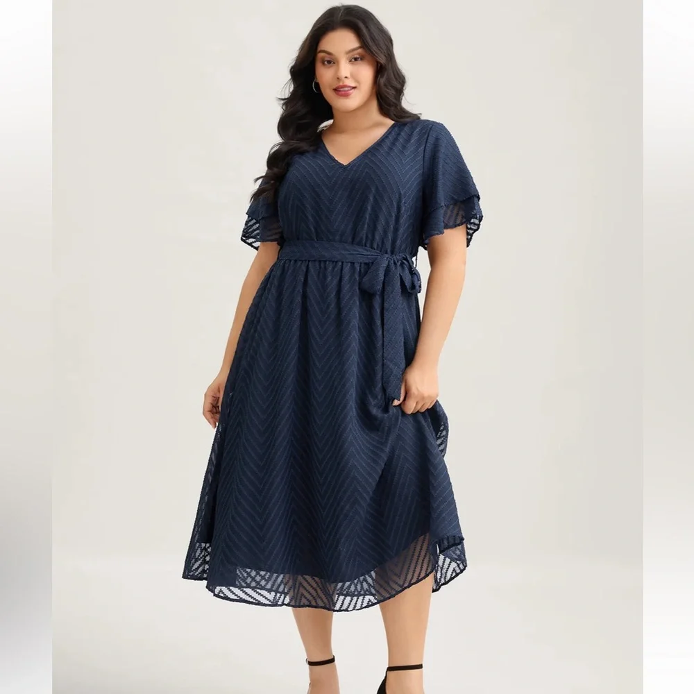 BLOOMCHIC Texture Tiered Ruffle Sleeve See Through Dress NWT 22-24 - Picture 3 of 7